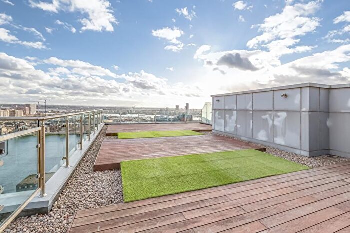 3 Bedroom Flat To Rent In The Oxygen, Royal Victoria Dock, E16