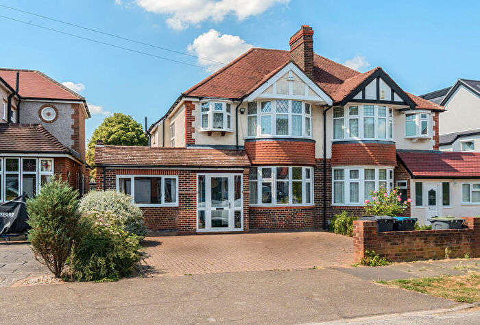4 Bedroom Semi-Detached House For Sale In Forest Side, Worcester Park, KT4