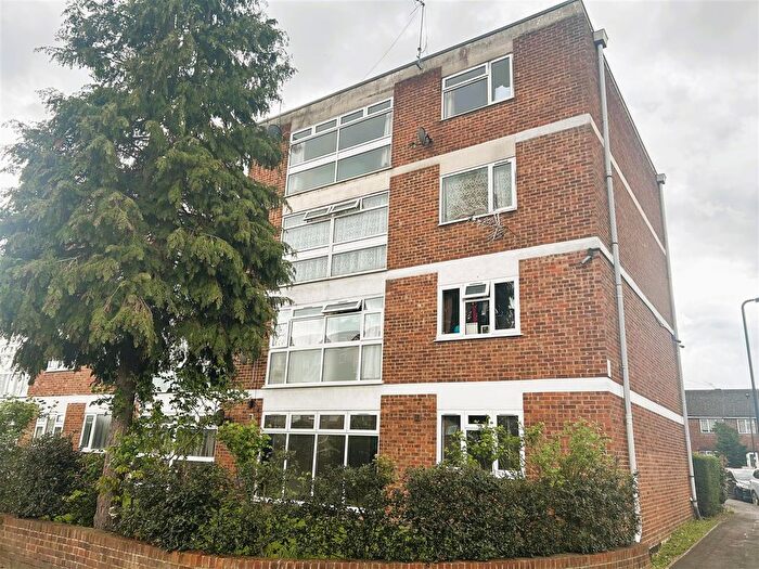 2 Bedroom Flat For Sale In Mark Close, Southall, UB1