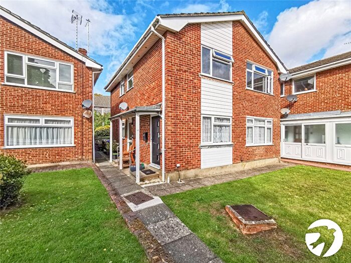 2 Bedroom Maisonette To Rent In Alton Close, Bexley, DA5