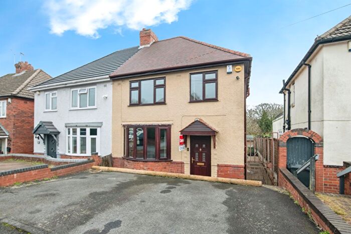 3 Bedroom Semi Detached House For Sale In Cromwell Drive, Dudley, DY2