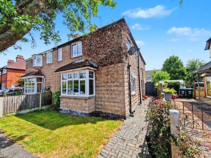 3 Bedroom Semi Detached House For Sale In Dalkeith Avenue, Rugby, CV22