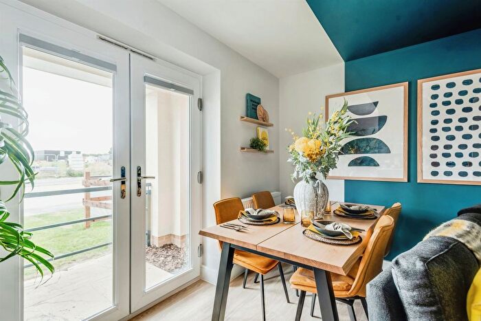 2 Bedroom Flat For Sale In Crabhill At Kingsgrove, Wantage, OX12