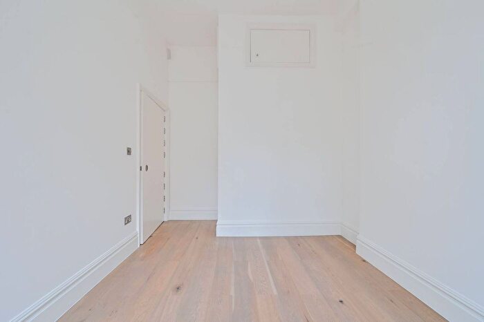 2 Bedroom Flat To Rent In Regents Park Road, Primrose Hill, London, NW1