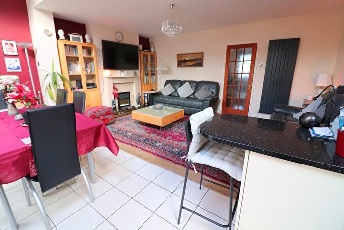 5 Bedroom Detached House For Sale In Marston Gardens, Luton, Bedfordshire, LU2