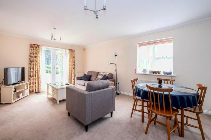 2 Bedroom Flat To Rent In Claremont Place, Blackwater, Camberley, GU17