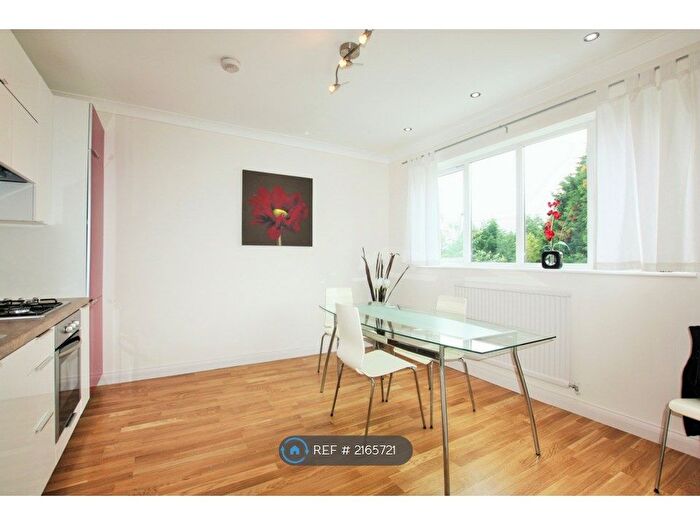 3 Bedroom Flat To Rent In Hendon, London, NW4