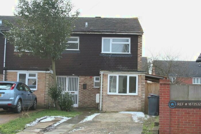 4 Bedroom End Of Terrace House To Rent In Salford Close, Reading, RG2