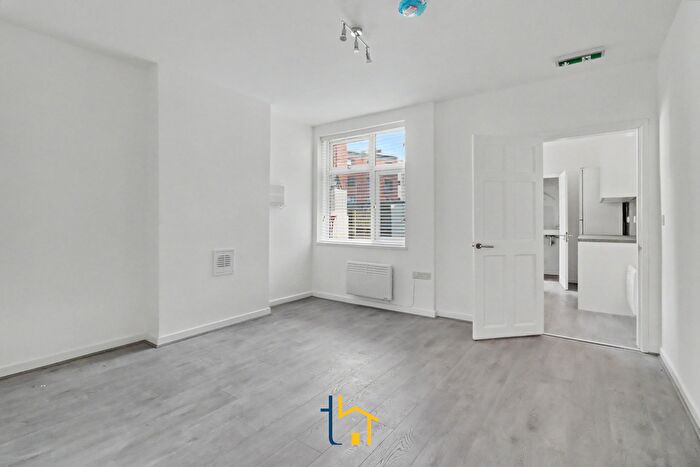 1 Bedroom Flat To Rent In Western Road, Leicester, LE3