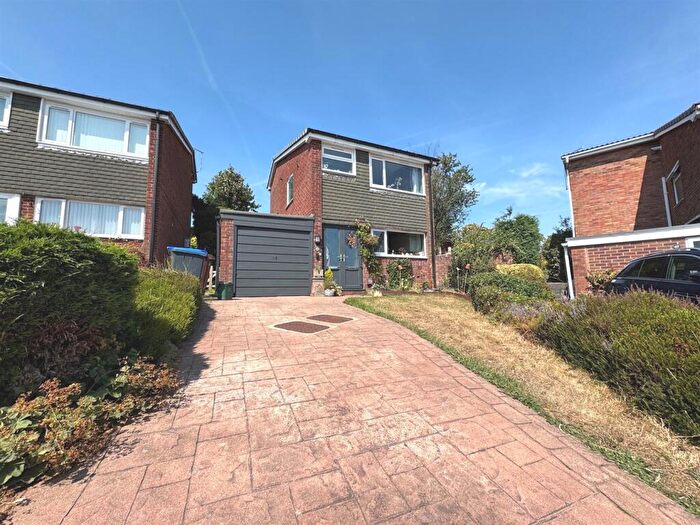 3 Bedroom Detached House For Sale In Rownall View, Leek, ST13