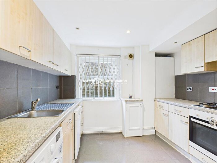 3 Bedroom Flat To Rent In Finchley Road, London, NW3