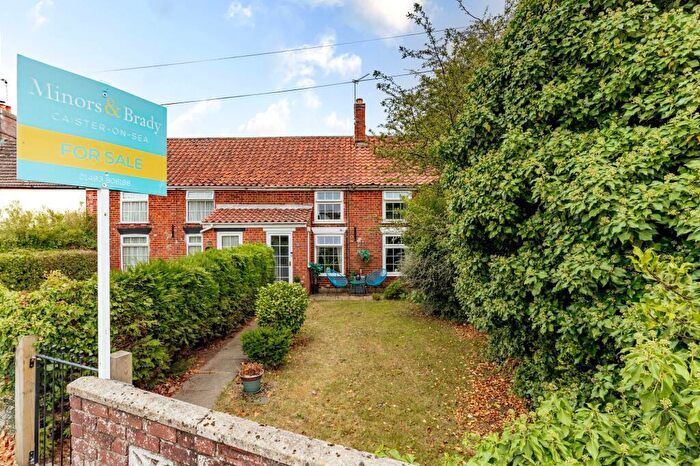 2 Bedroom Terraced House For Sale In Beccles Road, Bradwell, NR31