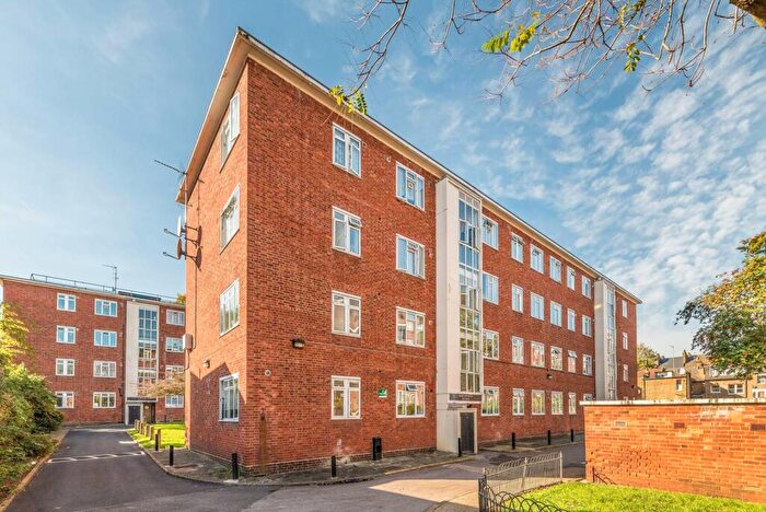 3 Bedroom Flat To Rent In Kilburn Vale, Kilburn, London, NW6