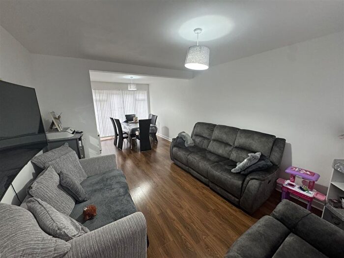 3 Bedroom End Terrace House For Sale In Avondale Crescent, Ponders End, EN3