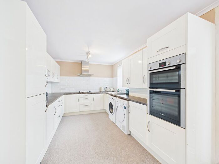 4 Bedroom Terraced House For Sale In Thurlstone Close, Hull, HU7