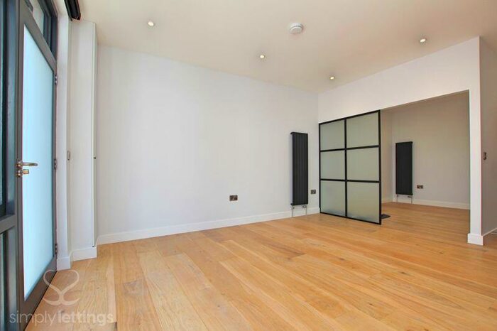 Flat To Rent In Wilbury Grove, Hove, BN3