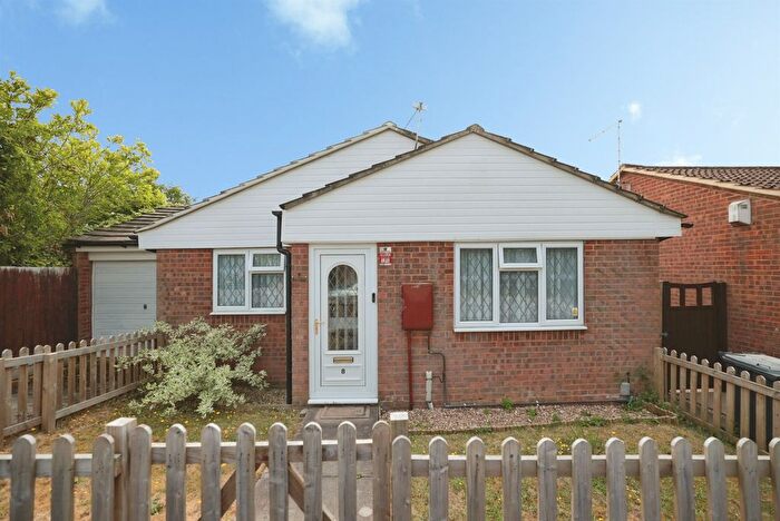 2 Bedroom Detached Bungalow For Sale In The Homestead, High Wycombe, HP12