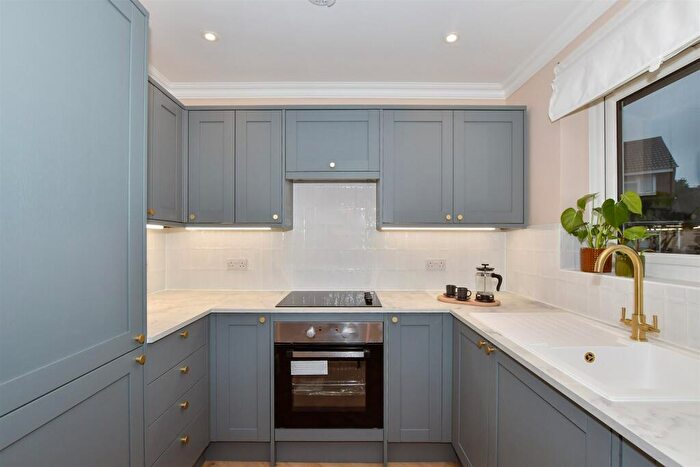 2 Bedroom Semi-Detached Bungalow For Sale In Gassons Road, Snodland, Kent, ME6