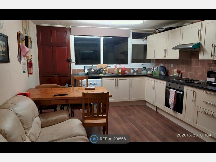 5 Bedroom End Of Terrace House To Rent In Barchester Close, Uxbridge, UB8