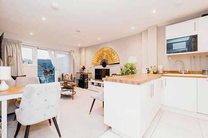 2 Bedroom Flat For Sale In High Road, Loughton, Essex, IG10