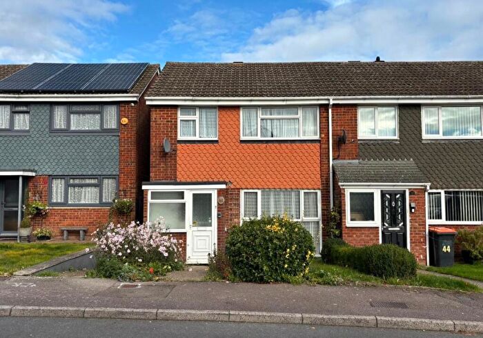 3 Bedroom Terraced House For Sale In Salters Way, Dunstable, Bedfordshire, LU6