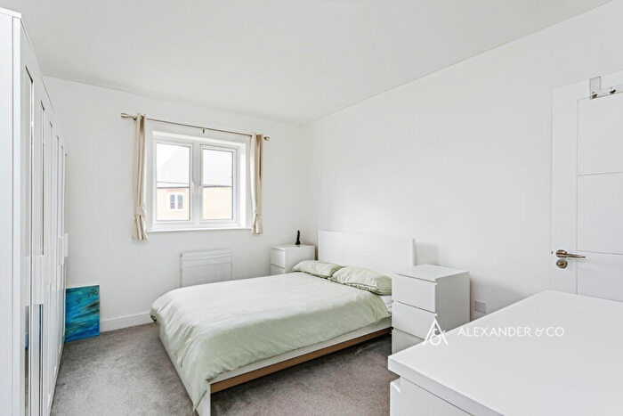 4 Bedroom Semi-Detached House To Rent In Dee Court, Kingsmere, Bicester, OX26