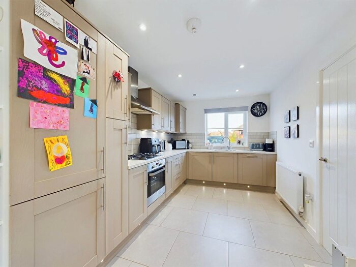 3 Bedroom End Of Terrace House For Sale In Highfield Road, Whitby, YO21