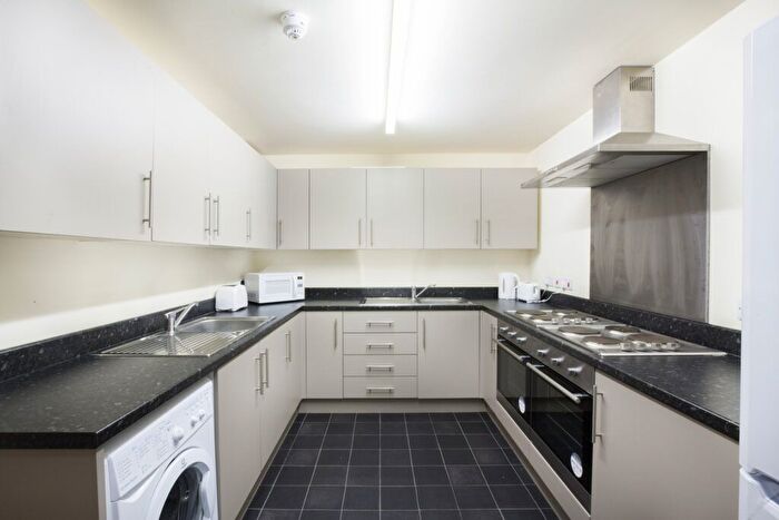 1 Bedroom Flat To Rent In Cross Lane, Huddersfield, HD4