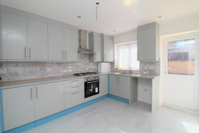 5 Bedroom Terraced House To Rent In Melbourne Road, London, E10