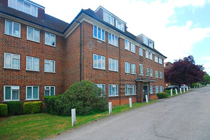 3 Bedroom Flat To Rent In High Road, North Finchley, London, N12