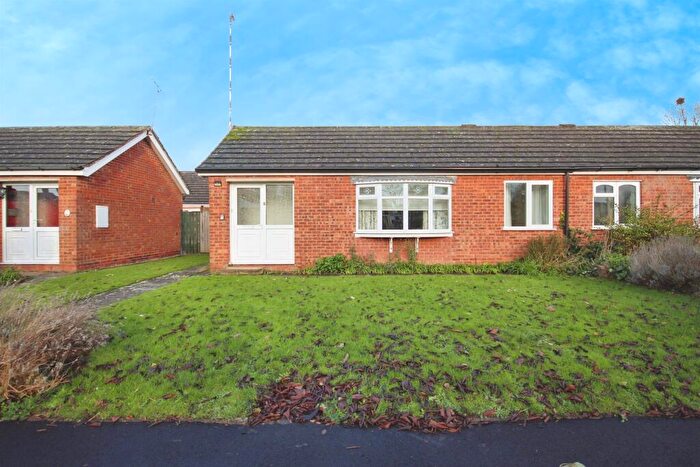 2 Bedroom Terraced Bungalow For Sale In Newsholme Close, Warwick, CV34