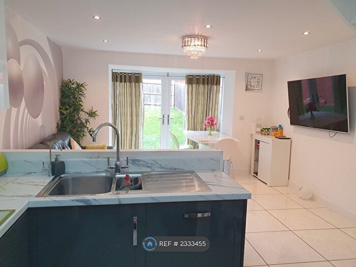 4 Bedroom Semi-Detached House To Rent In Cantley Road, Great Denham, Bedford, MK40