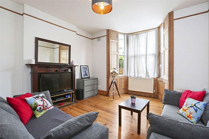 1 Bedroom Flat To Rent In Warbeck Road, London, W12