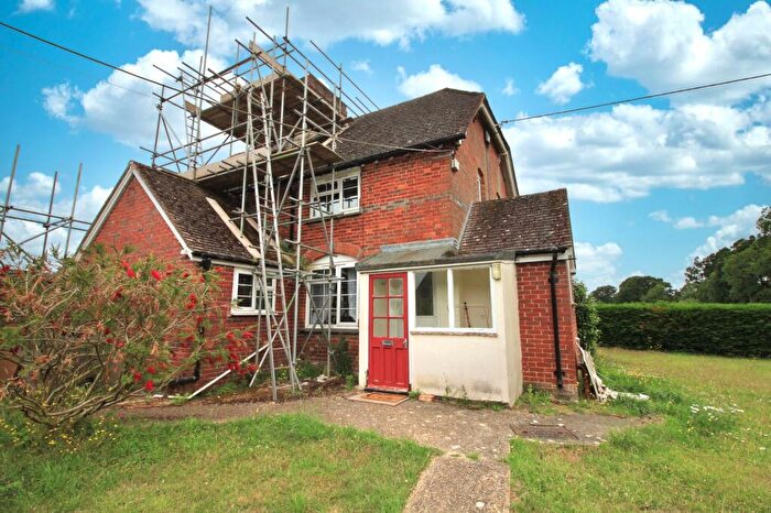 3 Bedroom Semi-Detached House To Rent In Winchester Street, Botley, SO30