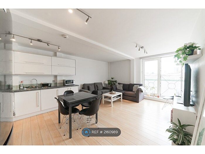 2 Bedroom Flat To Rent In Mowlem Street, Bethnal Green, E2