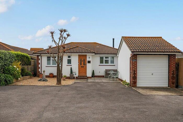 2 Bedroom Detached Bungalow For Sale In Old Farm Close, Bracklesham Bay, PO20