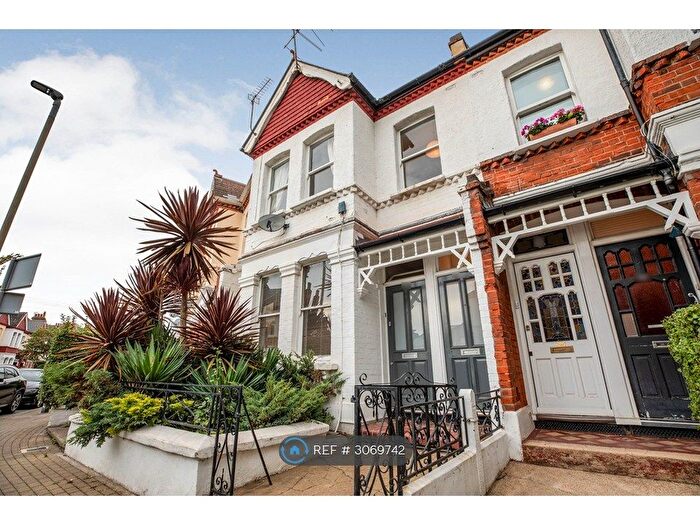 2 Bedroom Flat To Rent In Balham, London, SW12