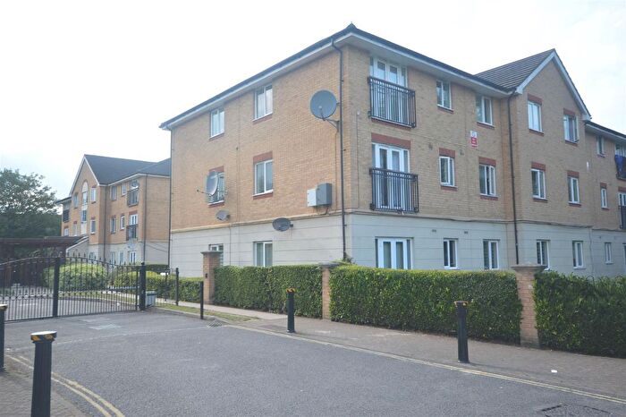 2 Bedroom Flat For Sale In Tysoe Avenue, Enfield, London, EN3
