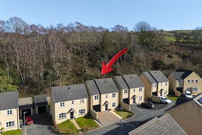 4 Bedroom Detached House For Sale In Black Rock Drive, Linthwaite, Huddersfield, HD7