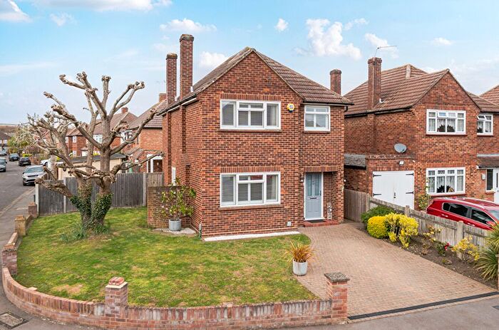 3 Bedroom Detached House For Sale In Hersham, Surrey, KT12