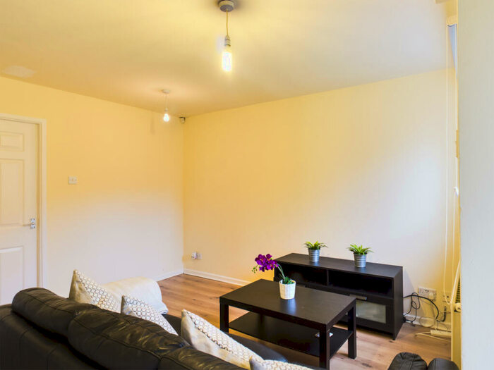 1 Bedroom Terraced House To Rent In Thomas Court, Salford, M6