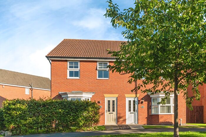 3 Bedroom Semi-Detached House For Sale In Brocklebsy Avenue, Immingham, DN40
