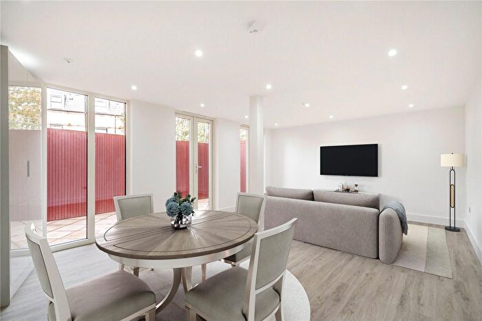 2 Bedroom Flat To Rent In Greenwich High Road, Greenwich, SE10