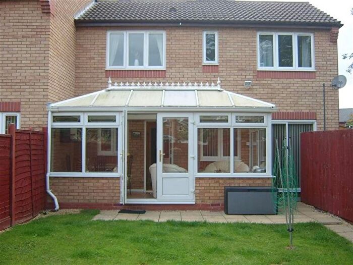 3 Bedroom Town House To Rent In Regal Close, Tamworth, Staffordshire, B77