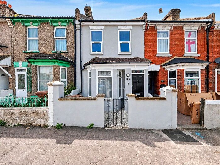3 Bedroom Terraced House For Sale In Tennyson Road, Gillingham, Kent, ME7