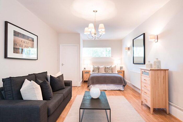 Flat To Rent In Langland Gardens, Hampstead Village, NW3