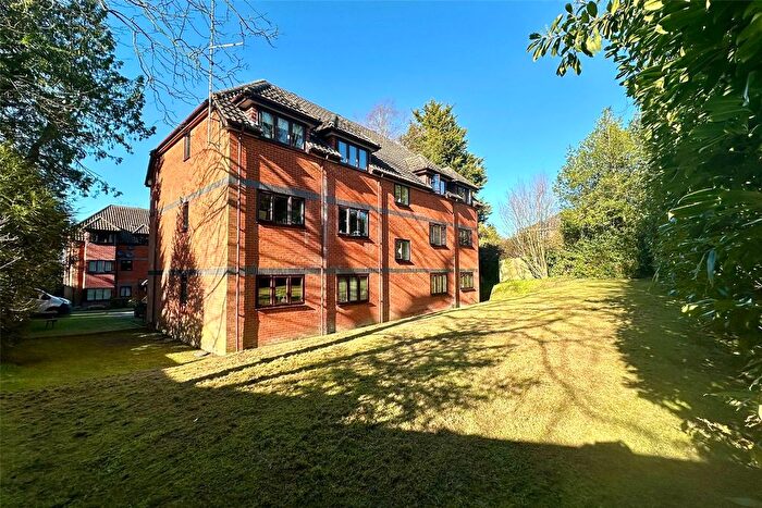 2 Bedroom Flat For Sale In Crowthorne Road, Bracknell, Berkshire, RG12