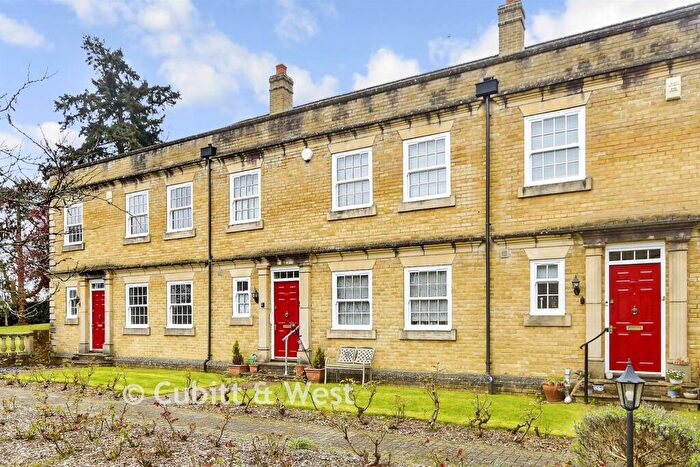 4 Bedroom Link Detached House For Sale In Turners Hill Road, East Grinstead, West Sussex, RH19