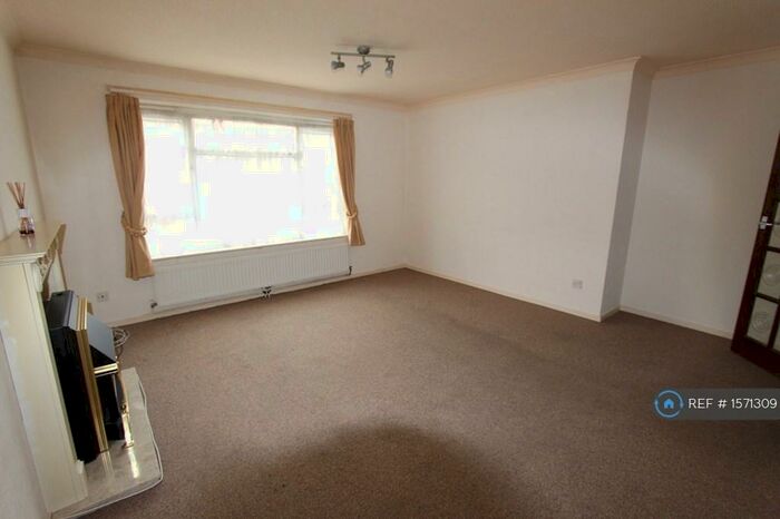 2 Bedroom Flat To Rent In Alfred Street, Kettering, NN16