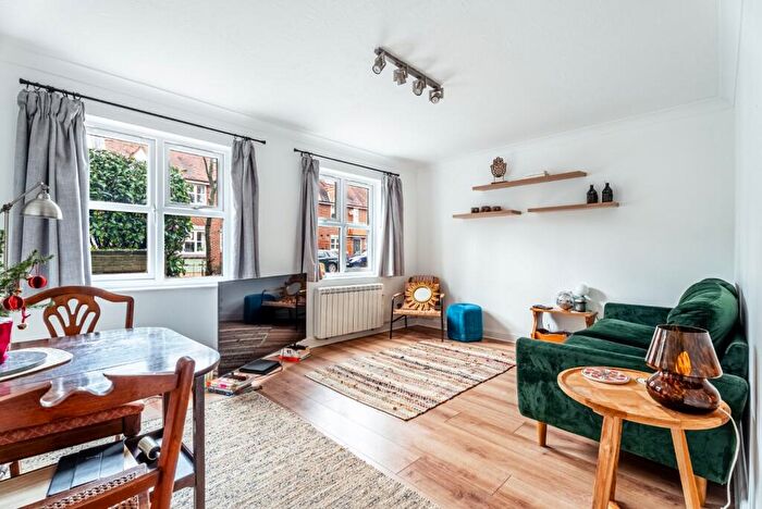 2 Bedroom Apartment For Sale In The Brambles, Prospect Road, St. Albans, Hertfordshire, AL1